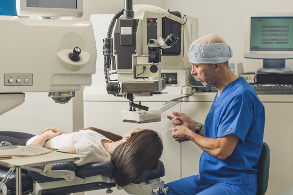Chirurgien ophtalmologiste
